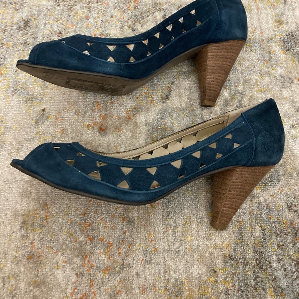 Elegant Blue Suede Women's Heels size 7